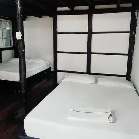 Hugo's Place Hotel